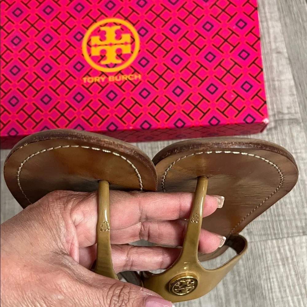 Tory Burch Tan Patent Miller Thong Sandals - Picture 8 of 11